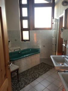 Et badeværelse på Außergewöhnliches Ferienhaus im Schwarzwald