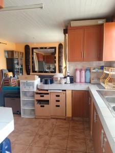 Dapur atau dapur kecil di KAREN 2BR Fully furnished apt NAIROBI KENYA
