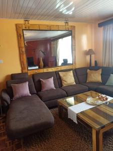 Ruang duduk di KAREN 2BR Fully furnished apt NAIROBI KENYA