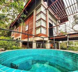 Hồ bơi trong/gần Treehouse Chalets - Luxury getaway within a short distance of Ella