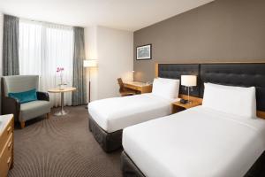 Postel nebo postele na pokoji v ubytování DoubleTree by Hilton Luxembourg