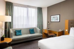 Postel nebo postele na pokoji v ubytování DoubleTree by Hilton Luxembourg