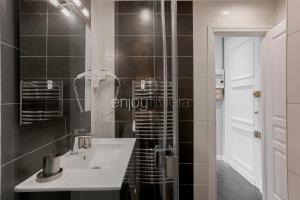 Kúpeľňa v ubytovaní Palais Miramar - Suite & B31 - Croisette Emplacement Unique - 20M Plage - WIFI - Clim + 12 fotografií