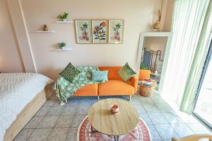 a living room with a couch and a table at Beautiful Condo-Studio in Fort Walton Beach in Fort Walton Beach