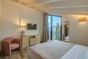 a bedroom with a bed and a window with a chair at Le Stanze del Lago Villa Seta in Como