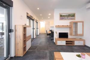 an office with a hallway with a desk and a television at Villa Gräfin in Malinska