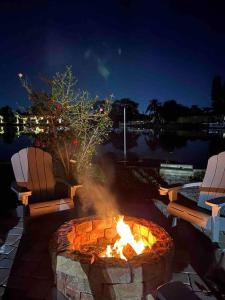 Foto sihtkohas Holiday asuva majutusasutuse Lakefront Paradise with Private Pool galeriist