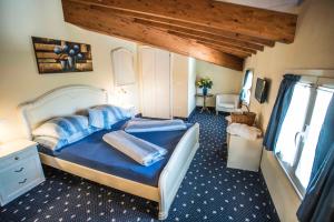a bedroom with a large bed with blue pillows at Hotel Borgo dei Poeti Romantik Wellness & SPA in Manerba del Garda