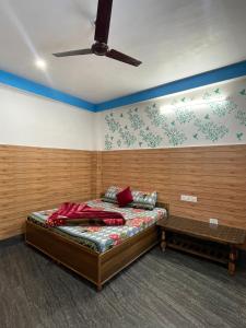 a bedroom with a bed and a ceiling fan at Chojh Inn Guest House in Kasol +67 photos