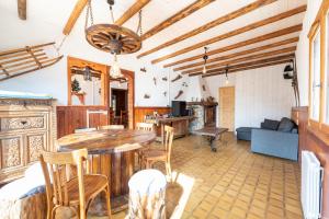 a living room with a table and a couch at Appartement Albiez Montrond in Albiez-Montrond