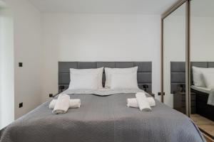 Ein Bett oder Betten in einem Zimmer der Unterkunft Panorama Corner Residence - Pool, Sauna, Parking