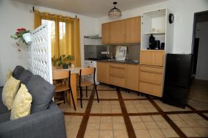 a kitchen with a couch and a table in a room at Beau appartement près de la nature entre Disney et Paris in Noisy-le-Grand