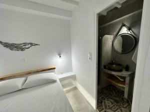 Katil atau katil-katil dalam bilik di Dreamy Island Escape in Naousa Paros