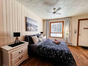 Postel nebo postele na pokoji v ubytování La Tanière - Retraite en nature avec foyer au bois