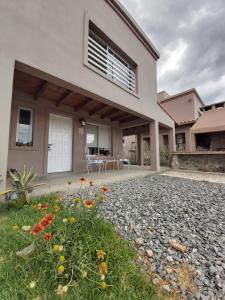 Το κτήριο όπου στεγάζεται  η παραθεριστική κατοικία