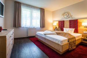 Postel nebo postele na pokoji v ubytování Naturparkhotel Adler