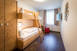 Postel nebo postele na pokoji v ubytování Naturparkhotel Adler