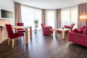 TV a/nebo společenská místnost v ubytování Naturparkhotel Adler
