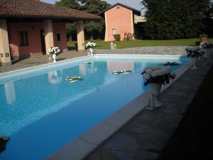 Bazén v ubytovaní Torre dei Frati Bed & Breakfast alebo v jeho blízkosti