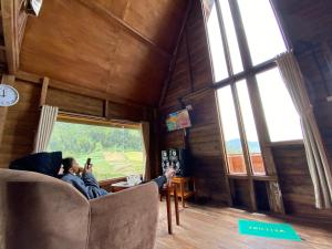 Area soggiorno di Satha private villa Dieng