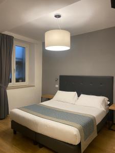 Voodi või voodid majutusasutuse Hotel dei Gonzaga, MantegnaHotels toas