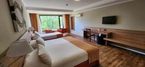 Cama ou camas em um quarto em Xelena Hotel & Suites