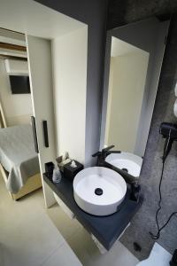 een badkamer met een wastafel en een spiegel bij Barneys B&b in Cercola
