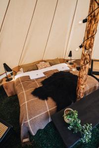 a room with a bed in a tent at Luxury Boutique Camping in Selfoss