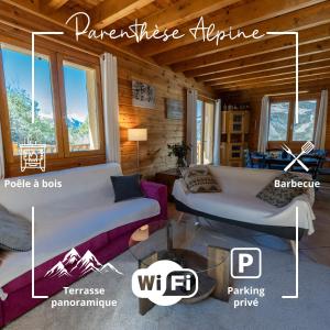 sala de estar con sofá y algunas ventanas en Parenthèse Alpine - Barbecue - Terrasse - Parking en Enchastrayes