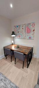 a dining room table with a lamp on top of it at Paisley Pattern Flat West End UWS UNI GLA Glasgow Airport in Elderslie