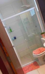 a bathroom with a shower and a toilet with a glass door at Oportunidade de se hospedar na linda praia do Francês. Apartamento muito aconchegante. in Marechal Deodoro