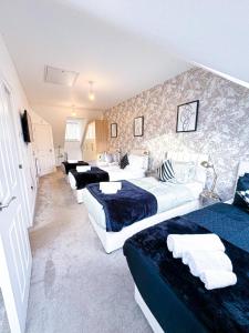 a group of four beds in a room at 3Bed House For Contractors Large Group Sleep upto9 in Birmingham