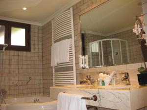Koupelna v ubytování Hotel Spa Tudanca Aranda
