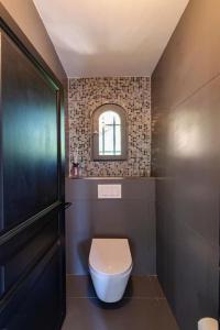 Koupelna v ubytování Magnifique villa moderne avec piscine à Mougins