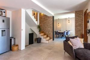 Posezení v ubytování Magnifique villa moderne avec piscine à Mougins