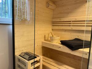 a sauna with wooden walls and a glass door at Kolberg Studio - Moderne Ferienwohnung in Boppard in Boppard