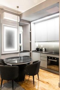a kitchen with a table and chairs in a room at Rome Bridge Apartment in Rome