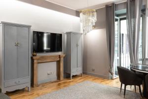 a living room with a television and a dining table at Rome Bridge Apartment in Rome