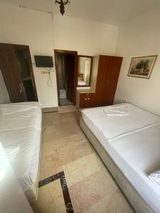 Postel nebo postele na pokoji v ubytování Dedehan Pansiyon