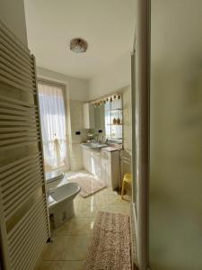 Koupelna v ubytování CASA I CEDRI + 37 fotografií