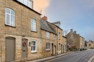 a row of brick houses on a street at Bert's Place in Chipping Norton
