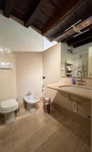 a bathroom with a toilet and a sink at L’incontro in Bergamo