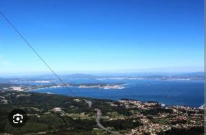 Fotografia z galérie ubytovania Apartamento a 350 metros de la playa v destinácii Pobra do Caramiñal
