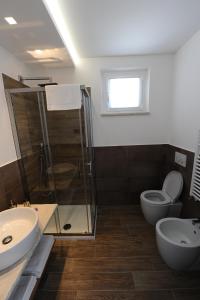 Koupelna v ubytování Conero Suites
