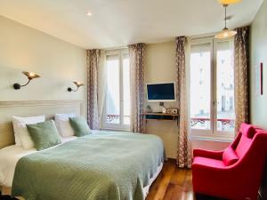 TV a/nebo společenská místnost v ubytování CamParis - B&B - Chambre d'hôtes
