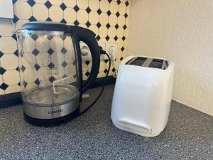 a blender and a toaster sitting on a counter at MELLoWY Monteure, TV, Küche, Bad in Gaggenau +13 photos