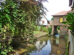 Výhled na řeku, která protéká v blízkosti bed and breakfast