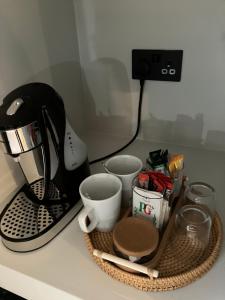 Abbey Court Guest House的咖啡和沏茶工具