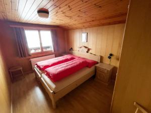 En eller flere senge i et værelse på Chalet Talblick