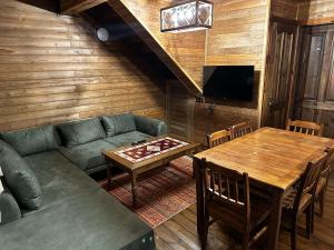 Area soggiorno di Karinna Orman Evleri & Non Alcohol